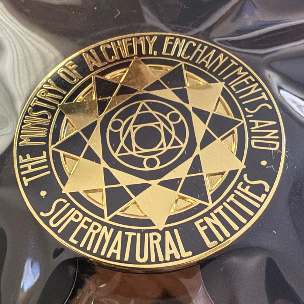 Illumicrate Ministry of Alchemy Enamel Phone Grip